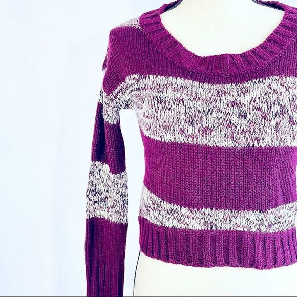 Take Out Cropped Knit Sweater - Picture 3 of 11